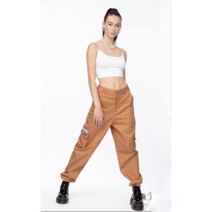 BNWT Adidas high rise relaxed jogger in Mesa xs